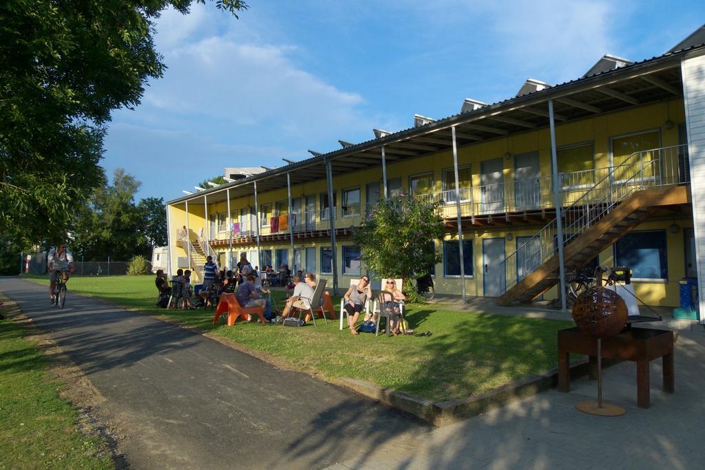 Swiss Hostel Lago Lodge Биль Экстерьер фото