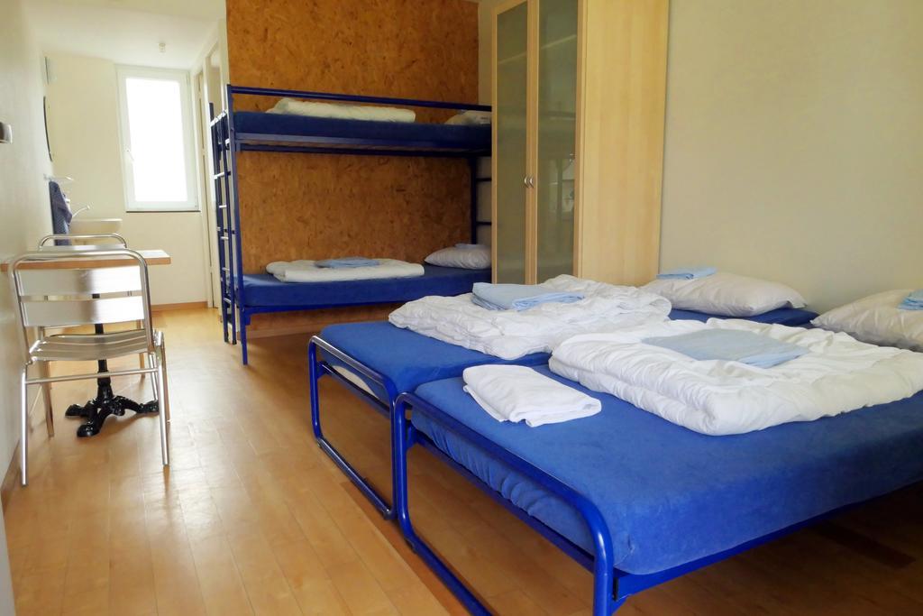 Swiss Hostel Lago Lodge Биль Экстерьер фото