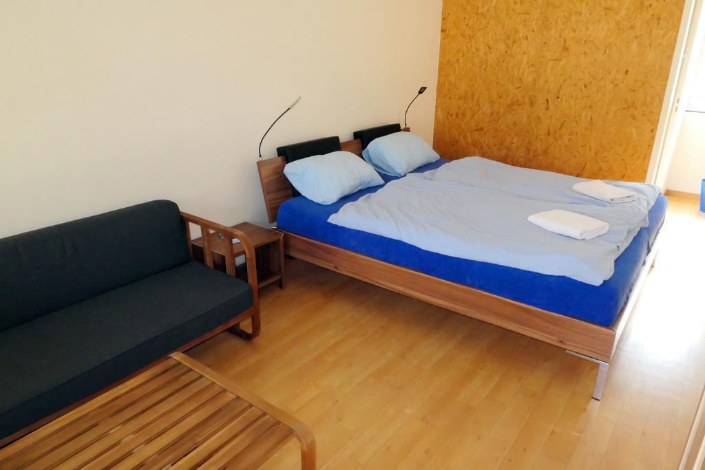 Swiss Hostel Lago Lodge Биль Экстерьер фото